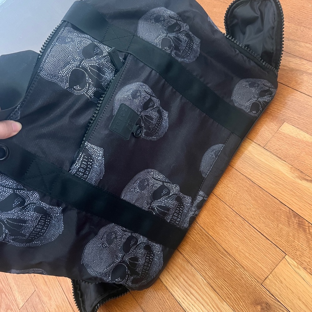 Terez x Go!Sac Skull Print Sport Tote - Picture 3 of 6